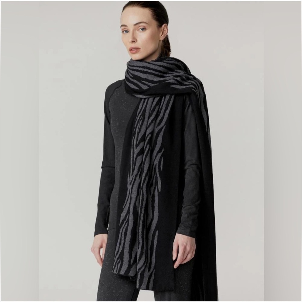 NEW VARLEY SCARF IN BLACK ZEBRA